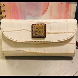 Dooney & Bourke wallet
